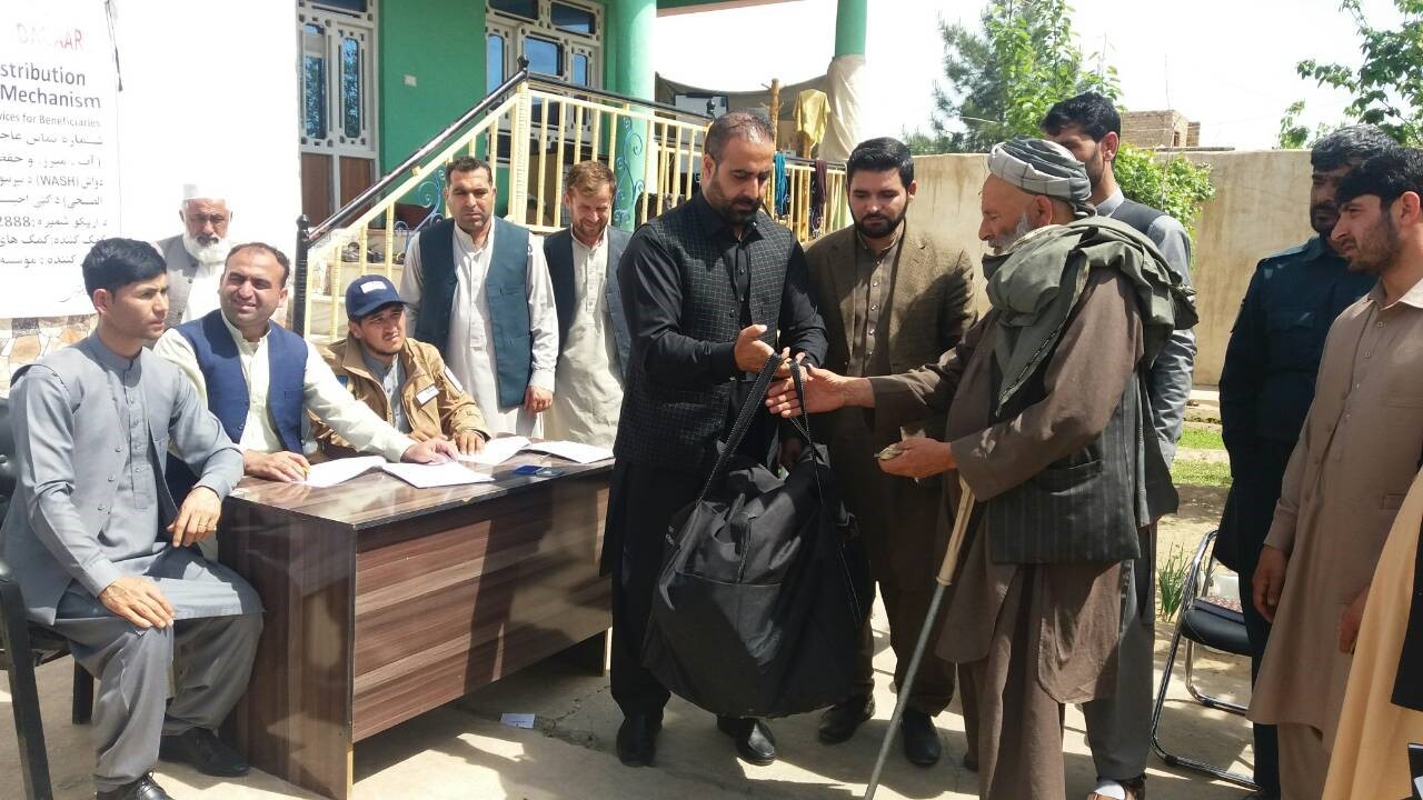 کندزو کې بېځايه شوو کورنيوسره مرسته وشوه