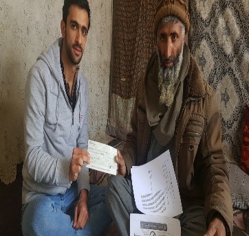 برای یک خانواده در پنجشیر پول نقد توزیع شد