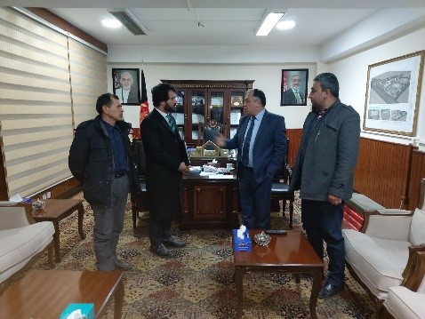 مشکلات بیجاشدگان داخلی و عودت کنندگان با والی کابل شریک ساخته شد