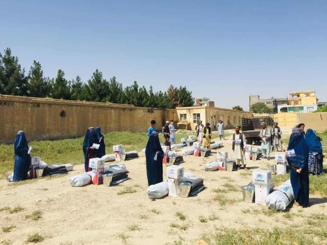 بیش از 70 فامیل بی جاشده وعودت کننده درولایت بلخ مساعدت شد