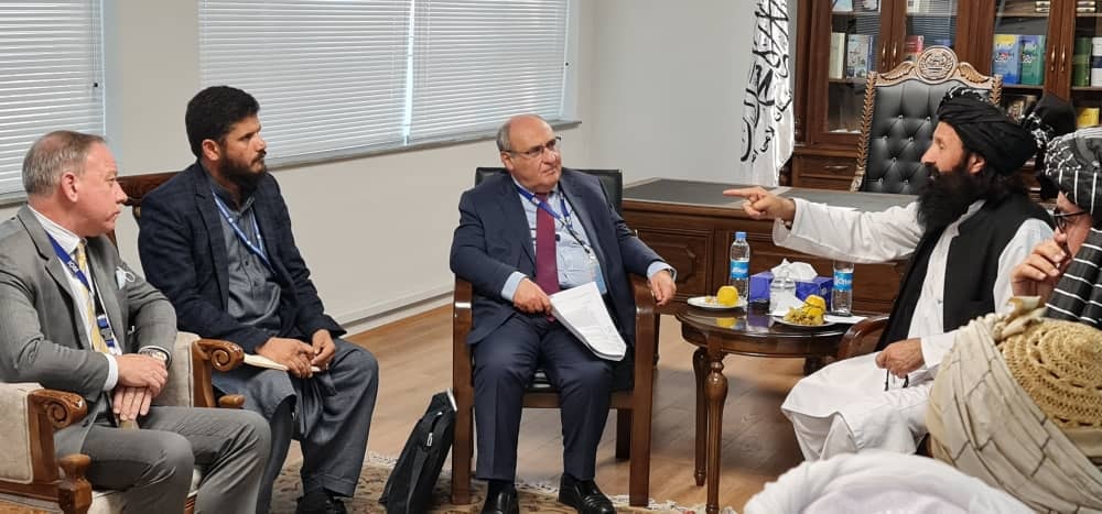 رئیس سازمان بین‌المللی مهاجرت در سفرش به افغانستان، با وزیر امور مهاجرین دیدار کرد